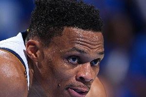 开启第18个赛季！威少距离成为历史第八位助攻破万球员只差75次