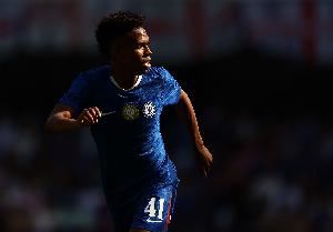 吉乌先创蓝军最年轻欧冠破门纪录，33分钟后被18岁埃斯特旺打破