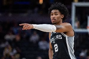 正负值+32！榜眼哈珀半场5中4贡献11分5板6助 罚球3中3