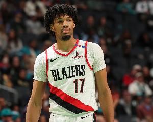 依旧瞎扔！夏普16中6&三分球6中0低效拿到16分7板2助4断 5失误